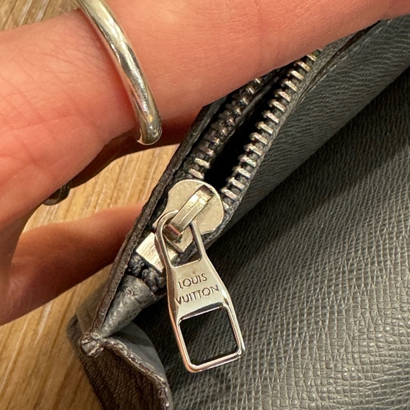 Men’s LOUIS VUITTON, Taiga leather long Bi-fold wallet